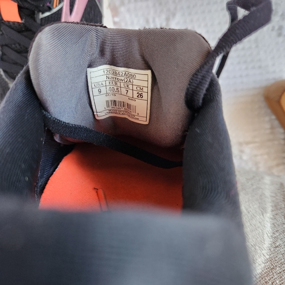 Brooks - Picture 5 of 5